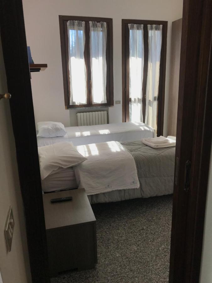 Camera Con Bagno Mirjana Cislago Buitenkant foto